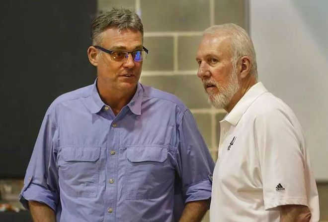 在门前的有 在门前的有