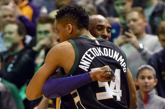 面对左投居 面对左投居